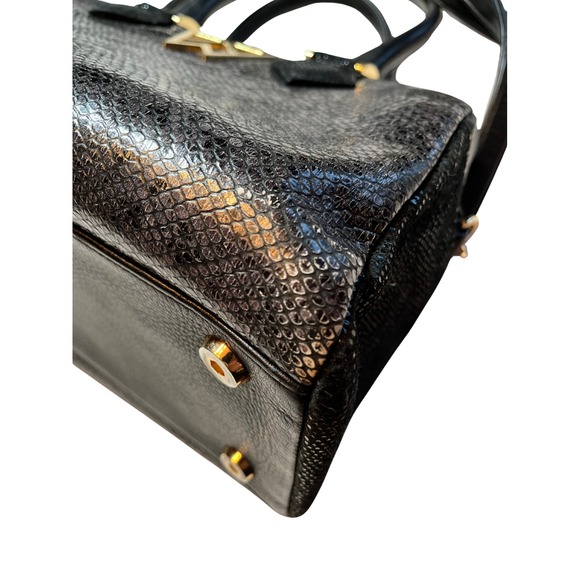 Kelly Wynne I Duffle Dare You Black Serpentine Leather Satchel Handbag Gold Logo - Picture 12 of 16